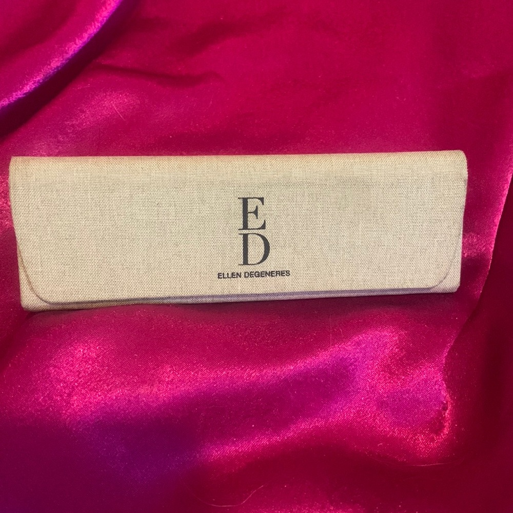 Ellen DeGeneres glasses case good condition very clean inside